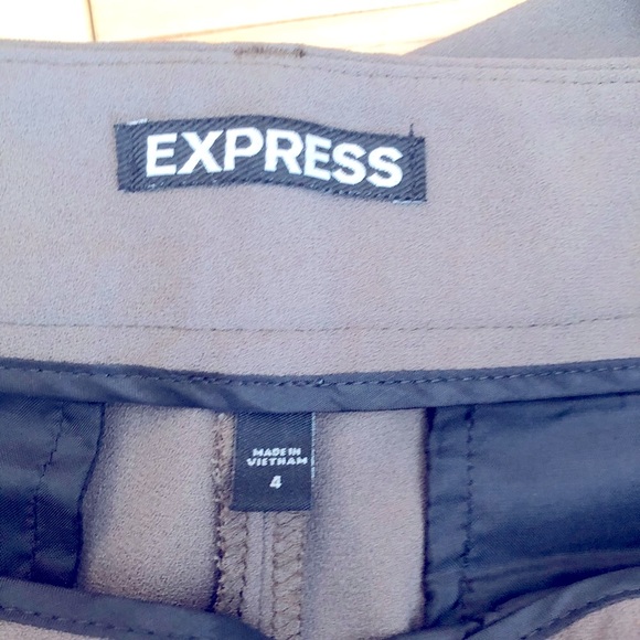Express shorts sz 4 - Picture 2 of 3
